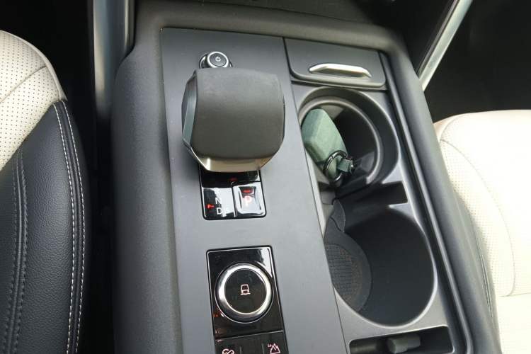 Used Land Rover Discovery 2021 360 PS R-Dynamic S Gear Lever