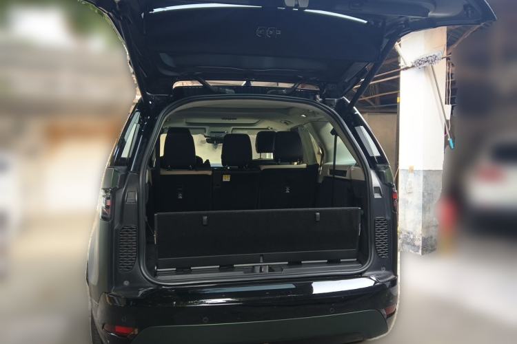 Used Land Rover Discovery 2021 360 PS R-Dynamic S Trunk