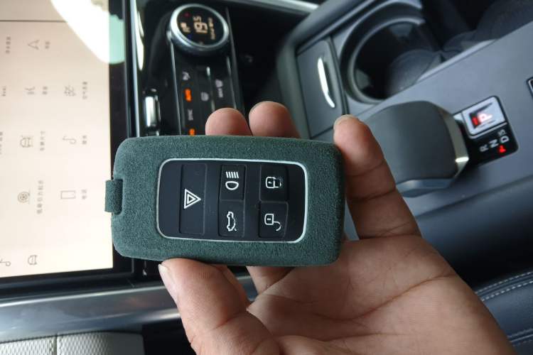 Used Land Rover Discovery 2021 360 PS R-Dynamic S Vehicle Key