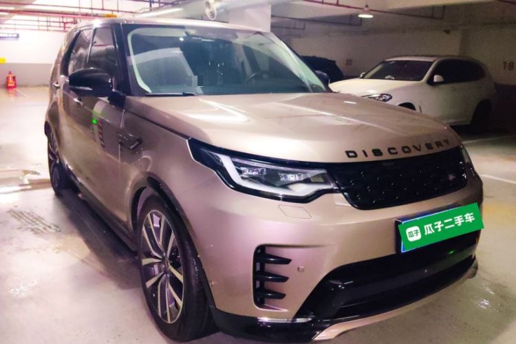 Used Land Rover Discovery 2021 360 PS R-Dynamic SE Front Right 45 Deg