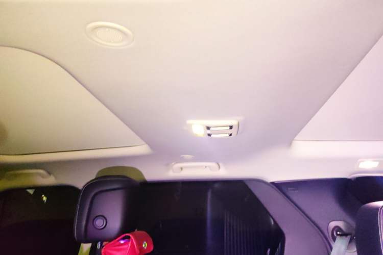 Used Land Rover Discovery 2021 360 PS R-Dynamic SE Headliner