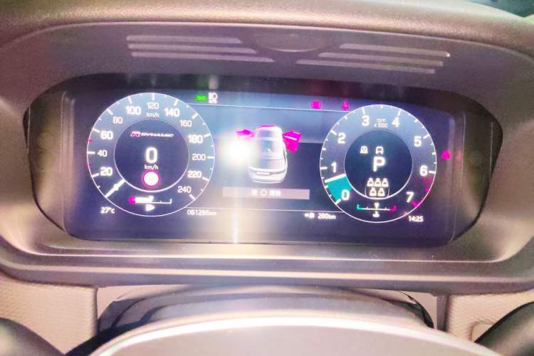 Used Land Rover Discovery 2021 360 PS R-Dynamic SE Instrument Cluster