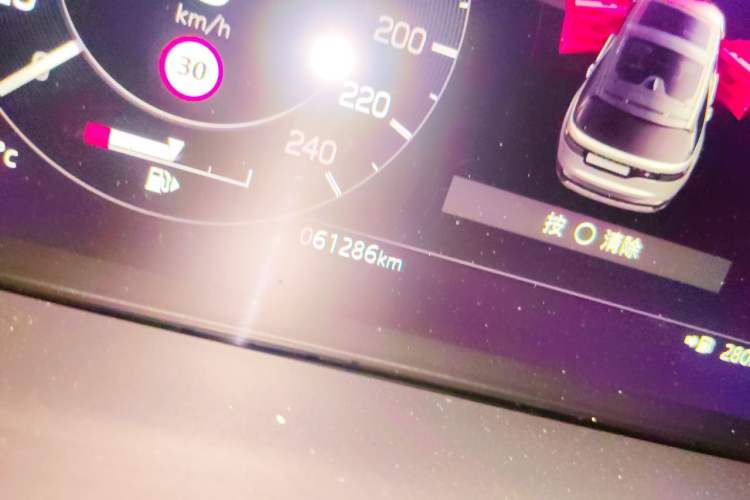 Used Land Rover Discovery 2021 360 PS R-Dynamic SE Odometer Close Up