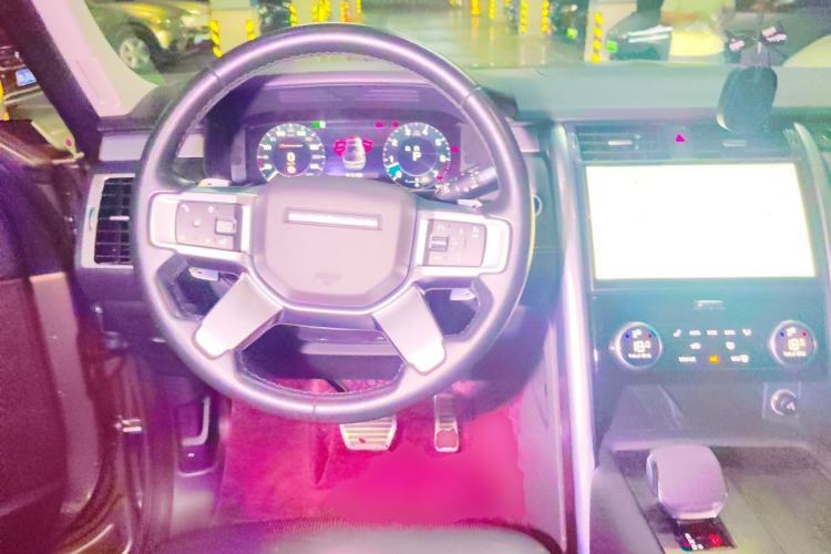 Used Land Rover Discovery 2021 360 PS R-Dynamic SE Steering Wheel