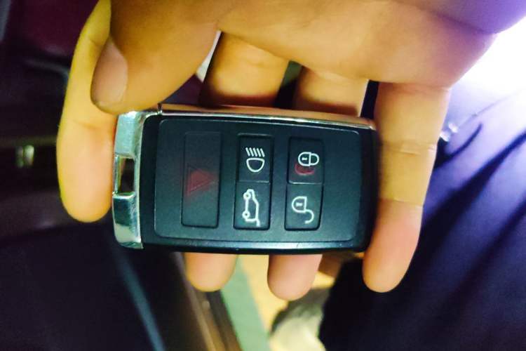 Used Land Rover Discovery 2021 360 PS R-Dynamic SE Vehicle Key
