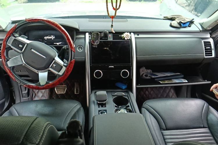 Used Land Rover Discovery 2021 360 PS R-Dynamic S Center Console