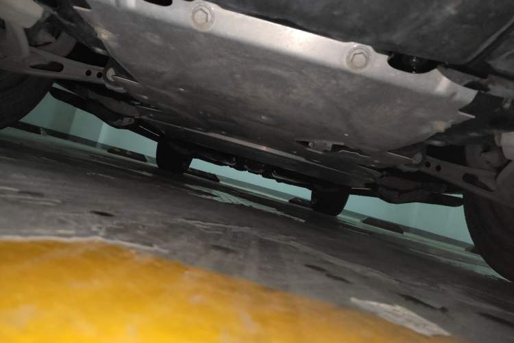 Used Land Rover Discovery 2021 360 PS R-Dynamic S Chassis Front