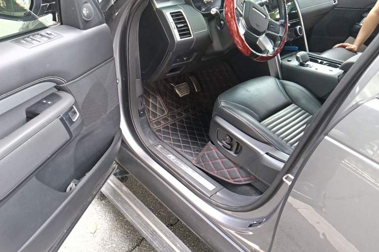 Used Land Rover Discovery 2021 360 PS R-Dynamic S Driver Seat