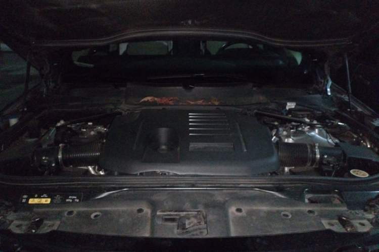 Used Land Rover Discovery 2021 360 PS R-Dynamic S Engine Bay