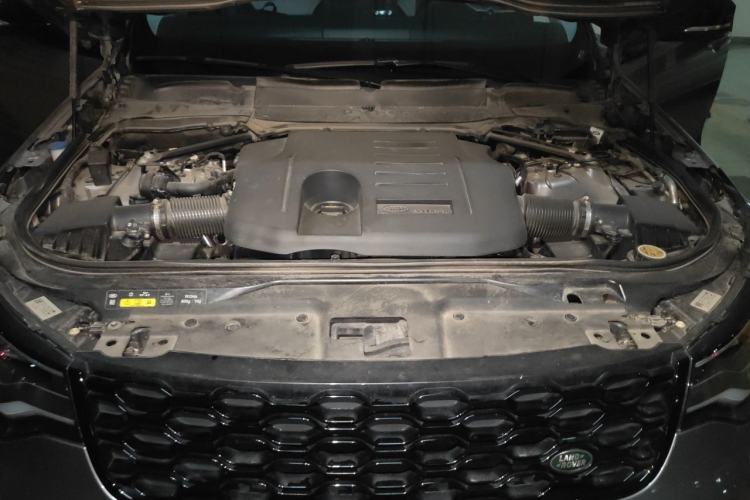 Used Land Rover Discovery 2021 360 PS R-Dynamic S Engine Bay