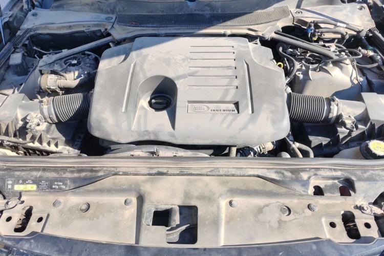 Used Land Rover Discovery 2021 360 PS R-Dynamic S Engine Bay