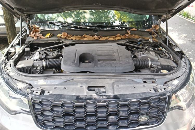 Used Land Rover Discovery 2021 360 PS R-Dynamic S Engine Bay