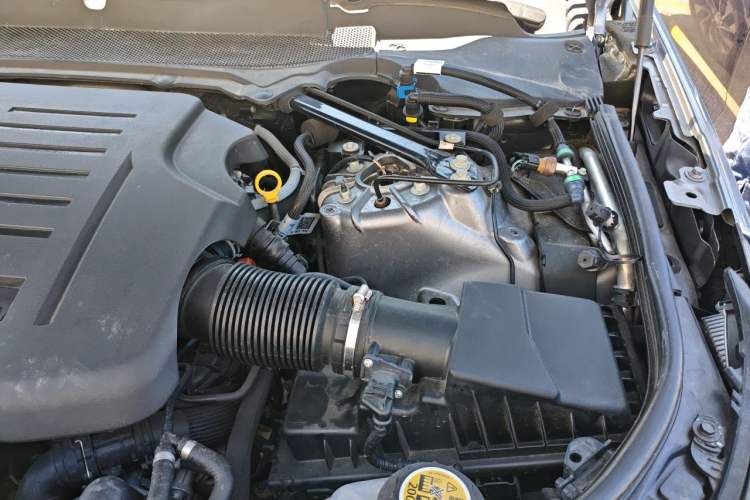 Used Land Rover Discovery 2021 360 PS R-Dynamic S Engine Bay Left