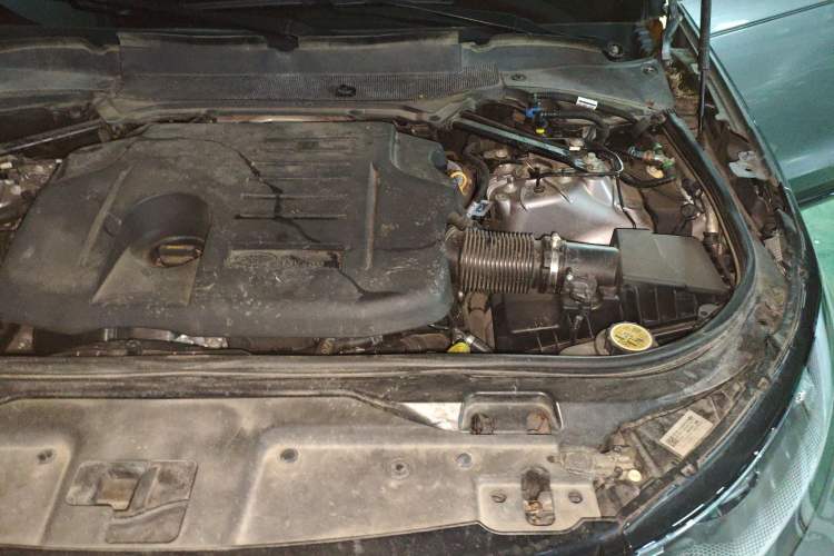 Used Land Rover Discovery 2021 360 PS R-Dynamic SE Engine Bay Left