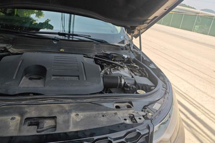 Used Land Rover Discovery 2021 360 PS R-Dynamic SE Engine Bay Left