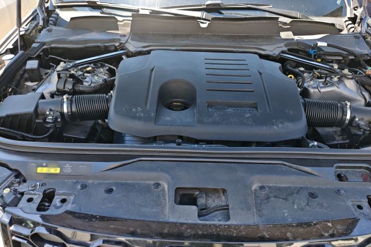 Used Land Rover Discovery 2021 360 PS R-Dynamic S Engine Bay