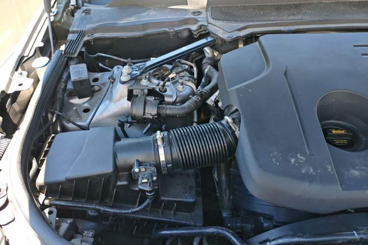 Used Land Rover Discovery 2021 360 PS R-Dynamic S Engine Bay Right