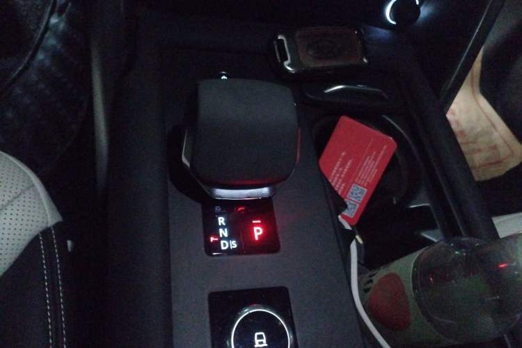 Used Land Rover Discovery 2021 360 PS R-Dynamic S Gear Lever