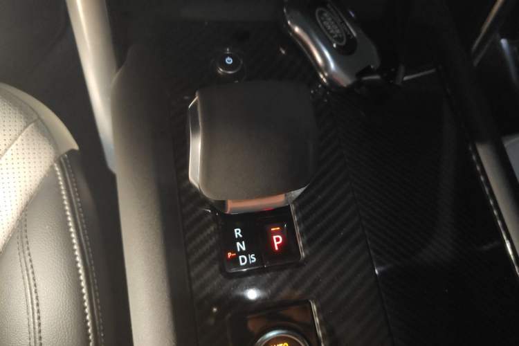 Used Land Rover Discovery 2021 360 PS R-Dynamic S Gear Lever