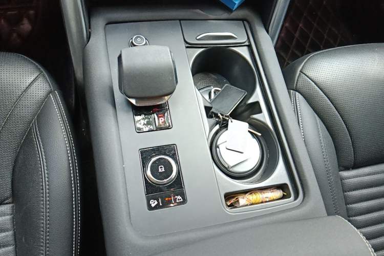 Used Land Rover Discovery 2021 360 PS R-Dynamic S Gear Lever