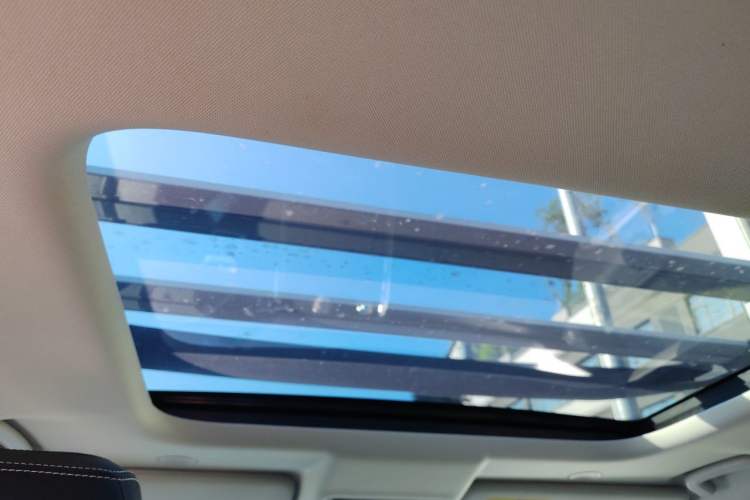 Used Land Rover Discovery 2021 360 PS R-Dynamic S Headliner