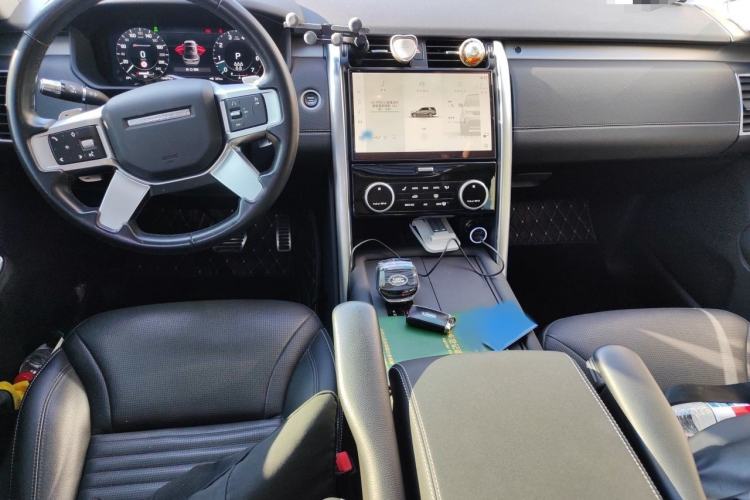 Used Land Rover Discovery 2021 360 PS R-Dynamic S Interior 2