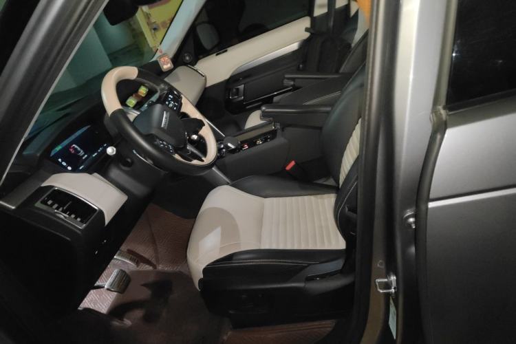 Used Land Rover Discovery 2021 360 PS R-Dynamic S Left Front Seat