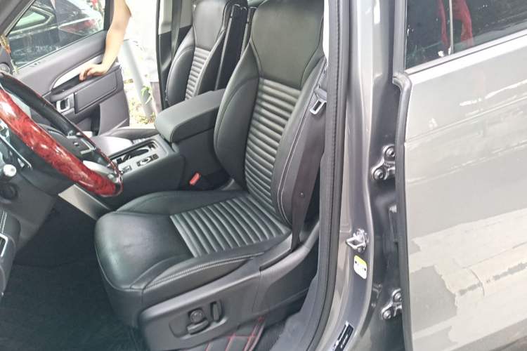 Used Land Rover Discovery 2021 360 PS R-Dynamic S Left Front Seat