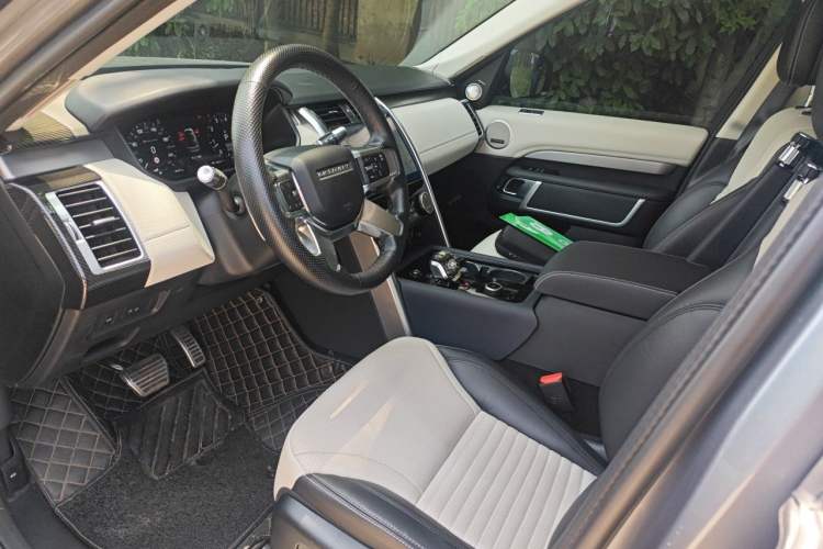Used Land Rover Discovery 2021 360 PS R-Dynamic SE Left Front Seat