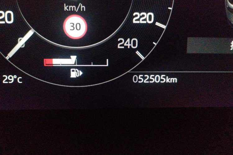 Used Land Rover Discovery 2021 360 PS R-Dynamic S Odometer Close Up