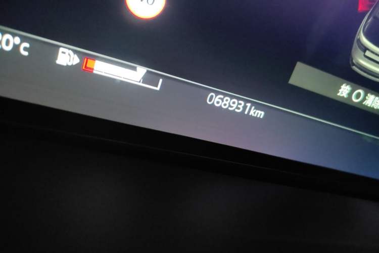 Used Land Rover Discovery 2021 360 PS R-Dynamic S Odometer Close Up