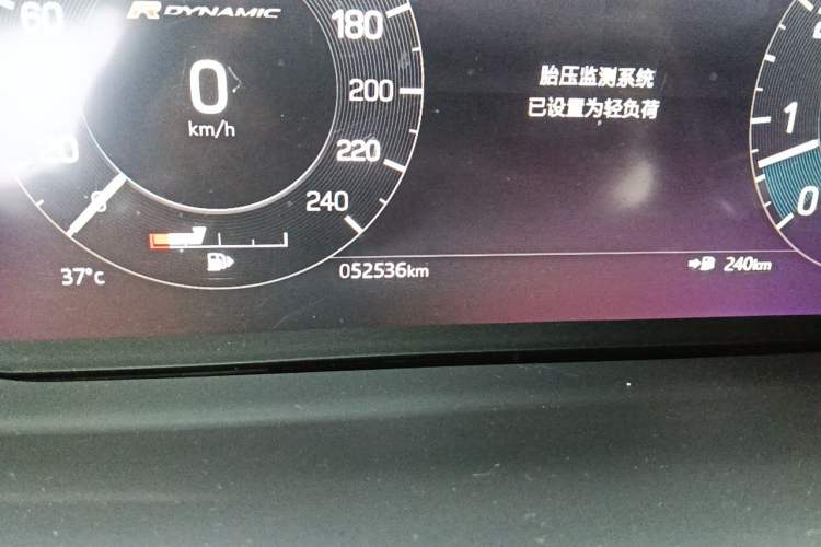 Used Land Rover Discovery 2021 360 PS R-Dynamic S Odometer Close Up