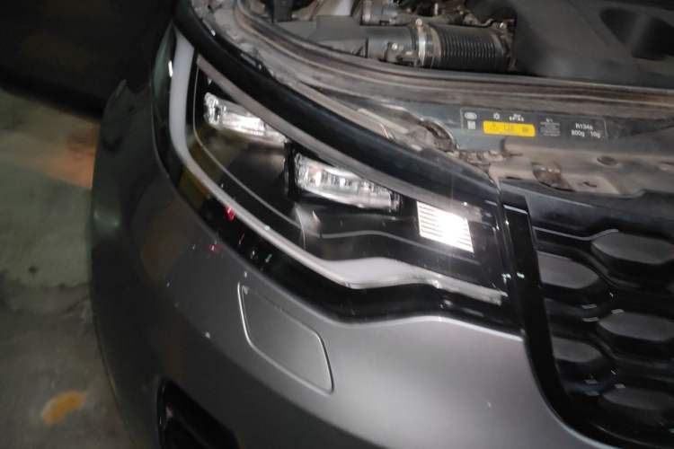 Used Land Rover Discovery 2021 360 PS R-Dynamic S Right Front Headlight