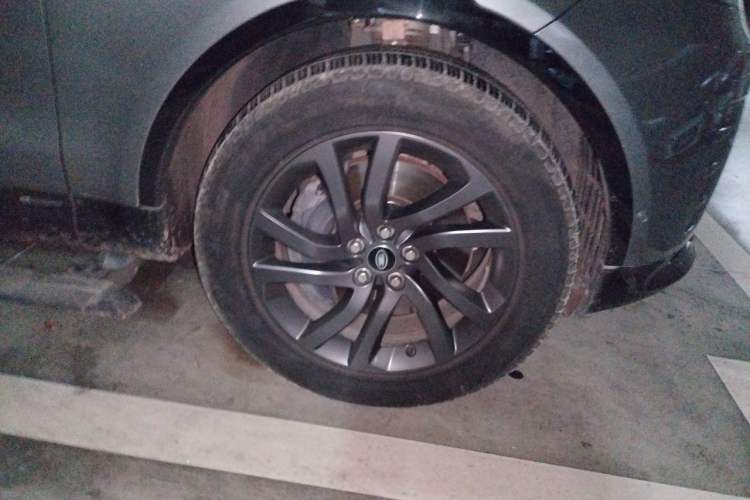 Used Land Rover Discovery 2021 360 PS R-Dynamic S Right Front Wheel Hub