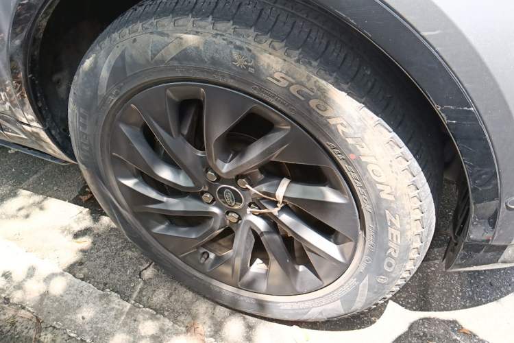 Used Land Rover Discovery 2021 360 PS R-Dynamic S Right Front Wheel Hub