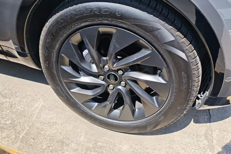 Used Land Rover Discovery 2021 360 PS R-Dynamic S Right Front Wheel Hub