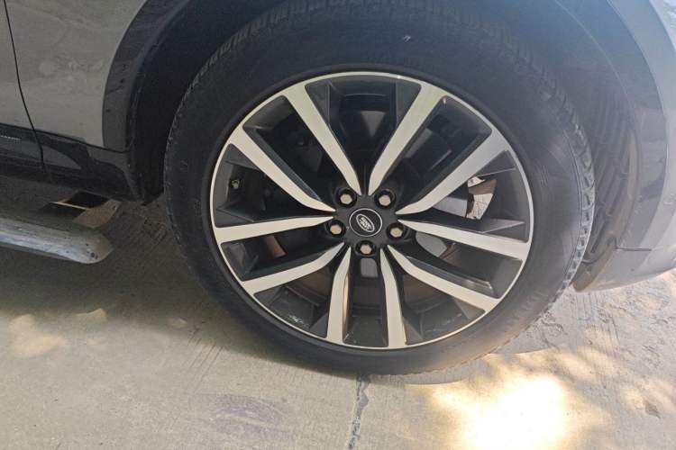 Used Land Rover Discovery 2021 360 PS R-Dynamic SE Right Front Wheel Hub