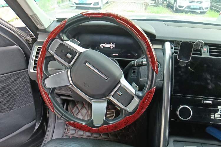 Used Land Rover Discovery 2021 360 PS R-Dynamic S Steering Wheel