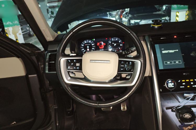 Used Land Rover Discovery 2021 360 PS R-Dynamic SE Steering Wheel
