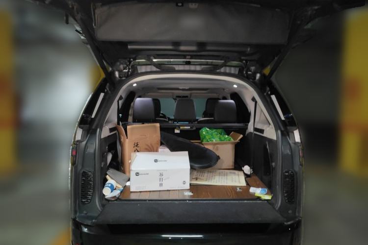 Used Land Rover Discovery 2021 360 PS R-Dynamic S Trunk