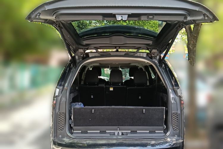 Used Land Rover Discovery 2021 360 PS R-Dynamic S Trunk