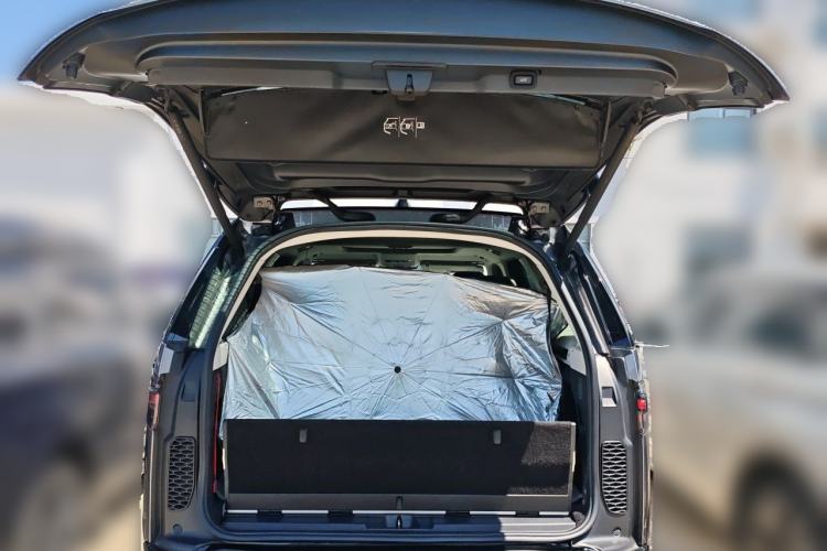 Used Land Rover Discovery 2021 360 PS R-Dynamic S Trunk