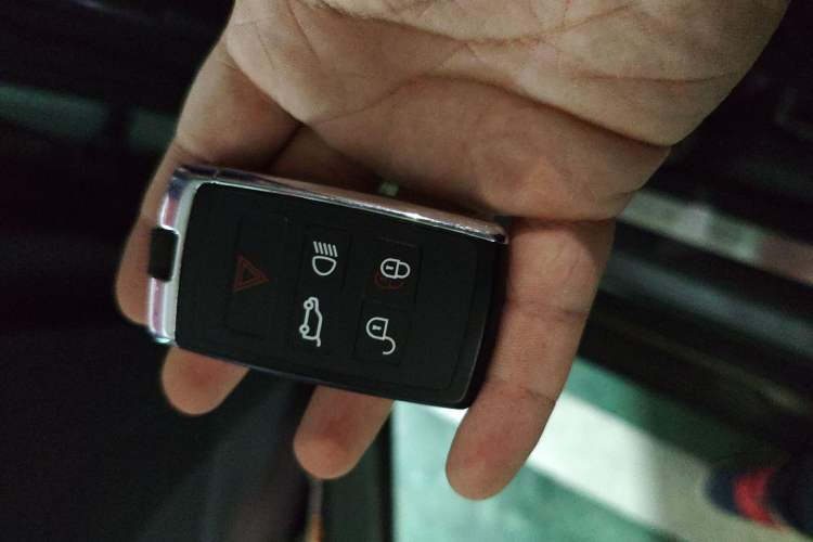 Used Land Rover Discovery 2021 360 PS R-Dynamic SE Vehicle Key