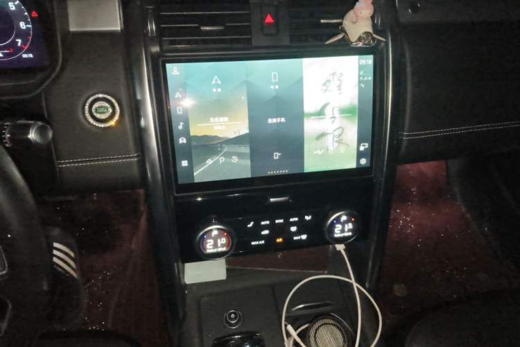 Used Land Rover Discovery 2021 360 PS R-Dynamic SE Audio And AC Panel