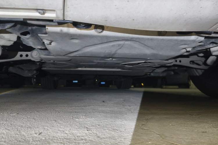 Used Land Rover Discovery 2021 360 PS R-Dynamic SE Chassis Front