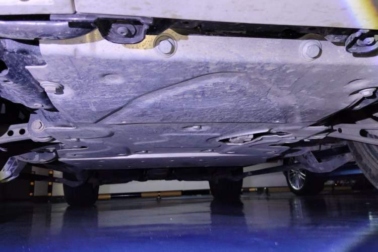 Used Land Rover Discovery 2021 360 PS R-Dynamic SE Chassis Front