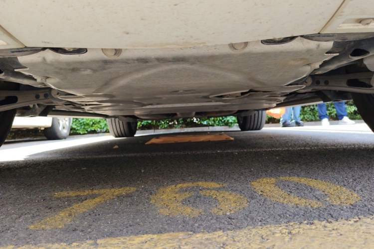 Used Land Rover Discovery 2021 360 PS R-Dynamic SE Chassis Front