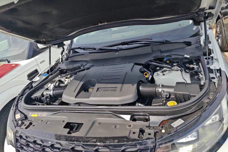 Used Land Rover Discovery 2021 360 PS R-Dynamic S Engine Bay