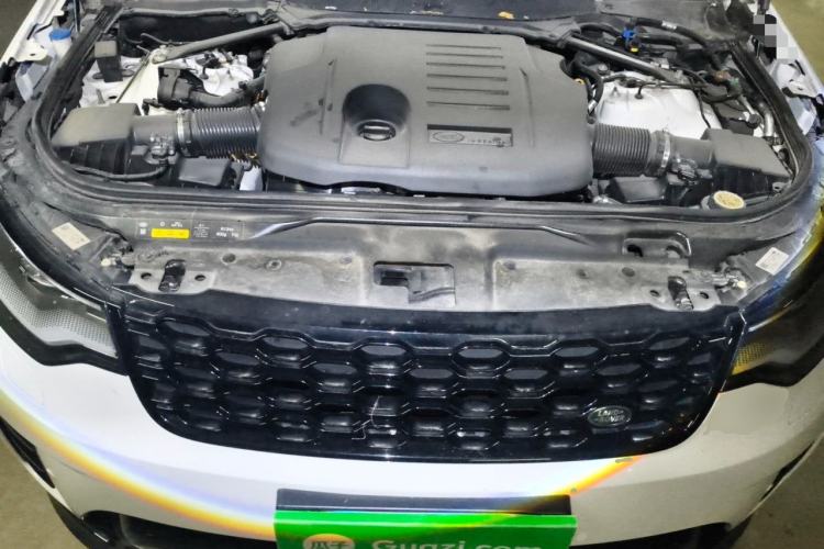 Used Land Rover Discovery 2021 360 PS R-Dynamic SE Engine Bay