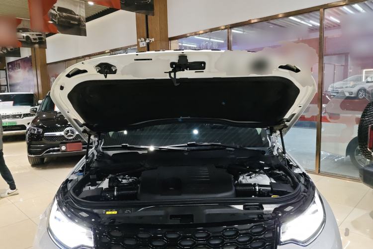 Used Land Rover Discovery 2021 360 PS R-Dynamic SE Engine Bay